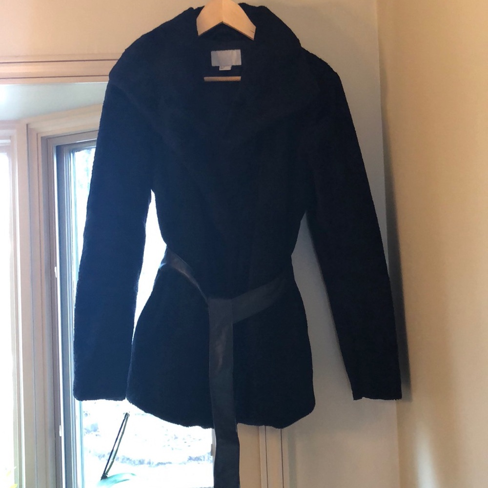 Hm faux fur with leather belt coat
